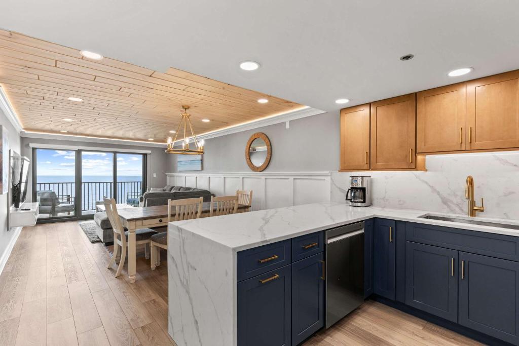 Ultra Luxe Direct Oceanfront Escape - Marigot 1004, Ocean City