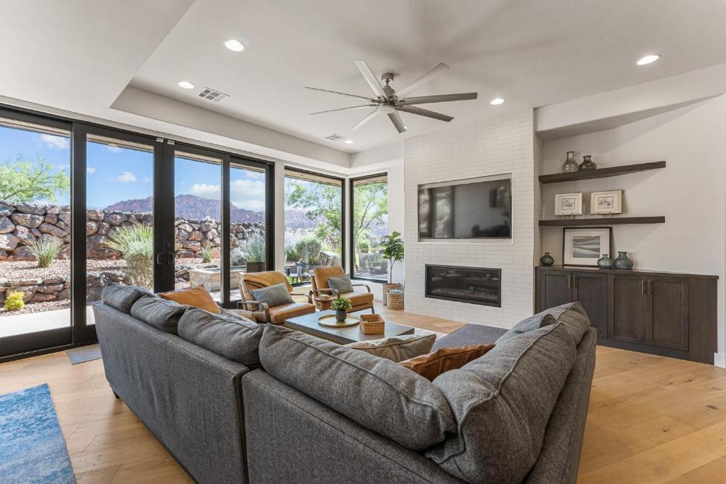 The Yucca Flower #11 home, Ivins