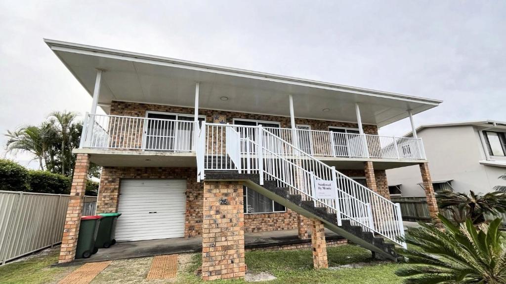 'seaduced By Minnie, Minnie Water