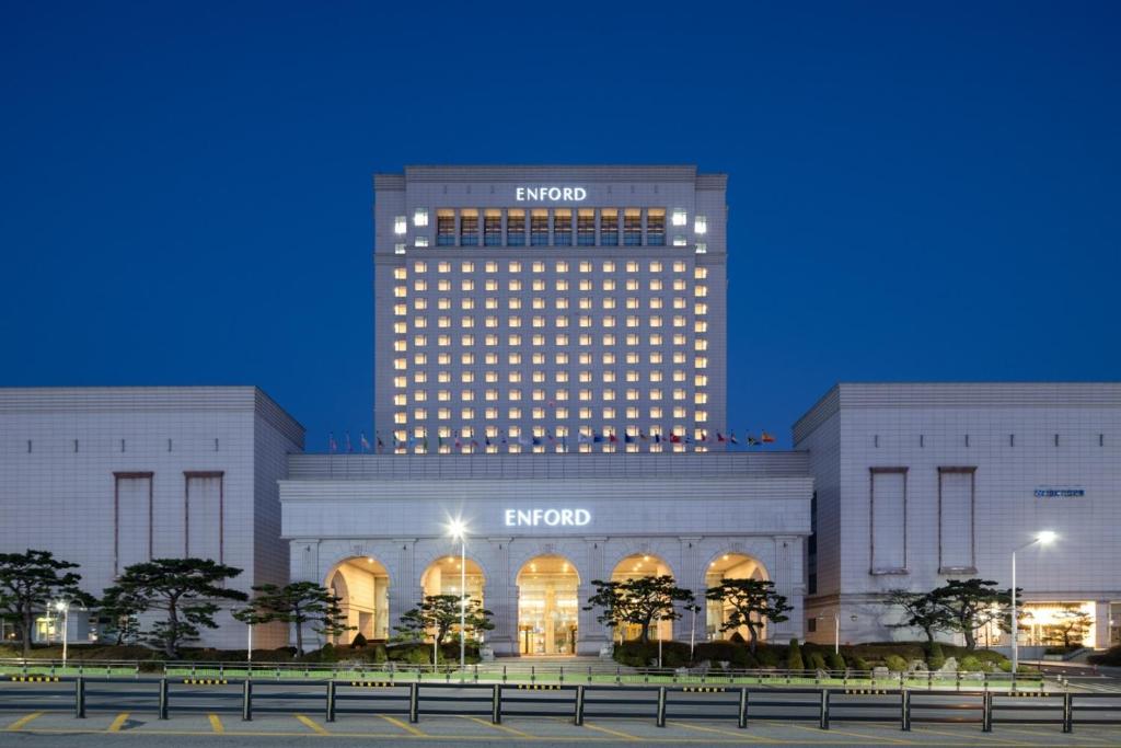 1. 엔포드호텔 (E..