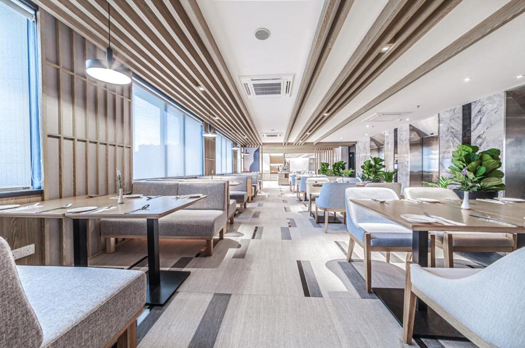 Restaurant, Fives Hotel Johor Bahru City Centre in Johor Bahru