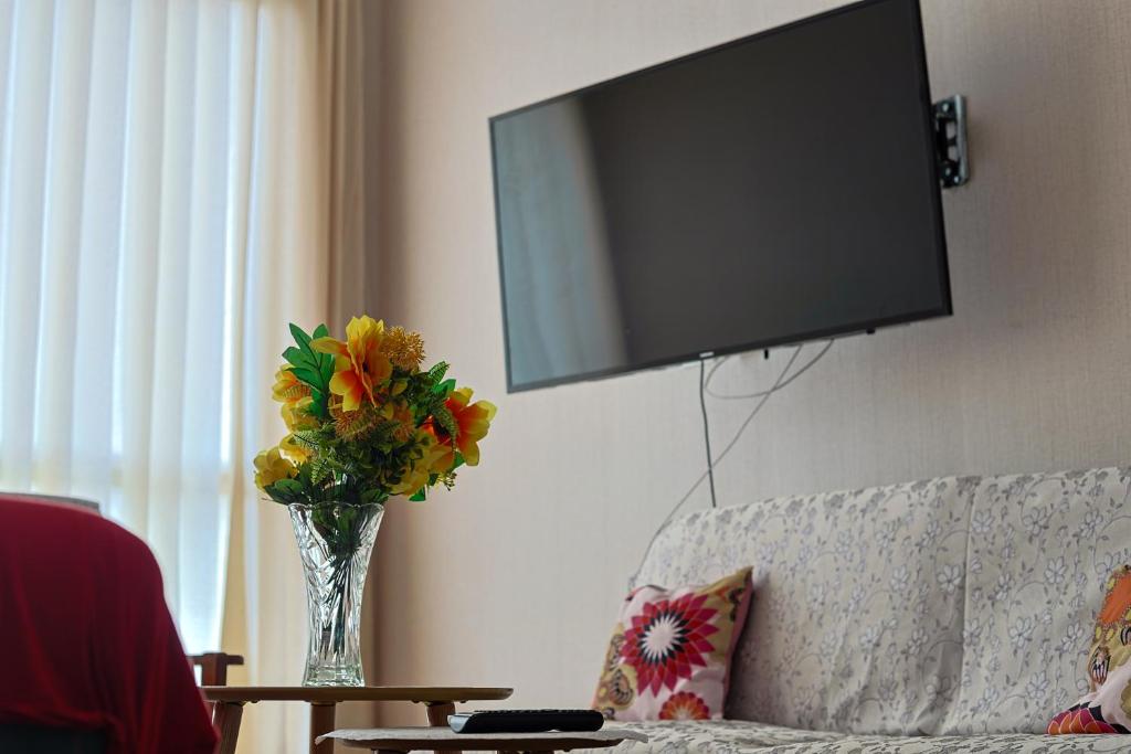 Spacious and Comfortable Apartment with Parking - 4