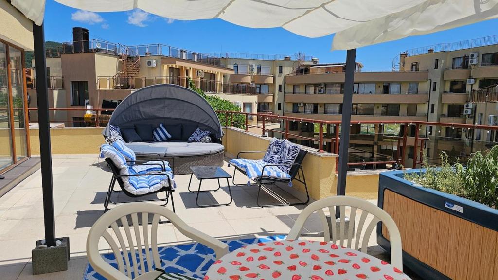 Таунхаус с шикарной террасой, Sveti Vlas