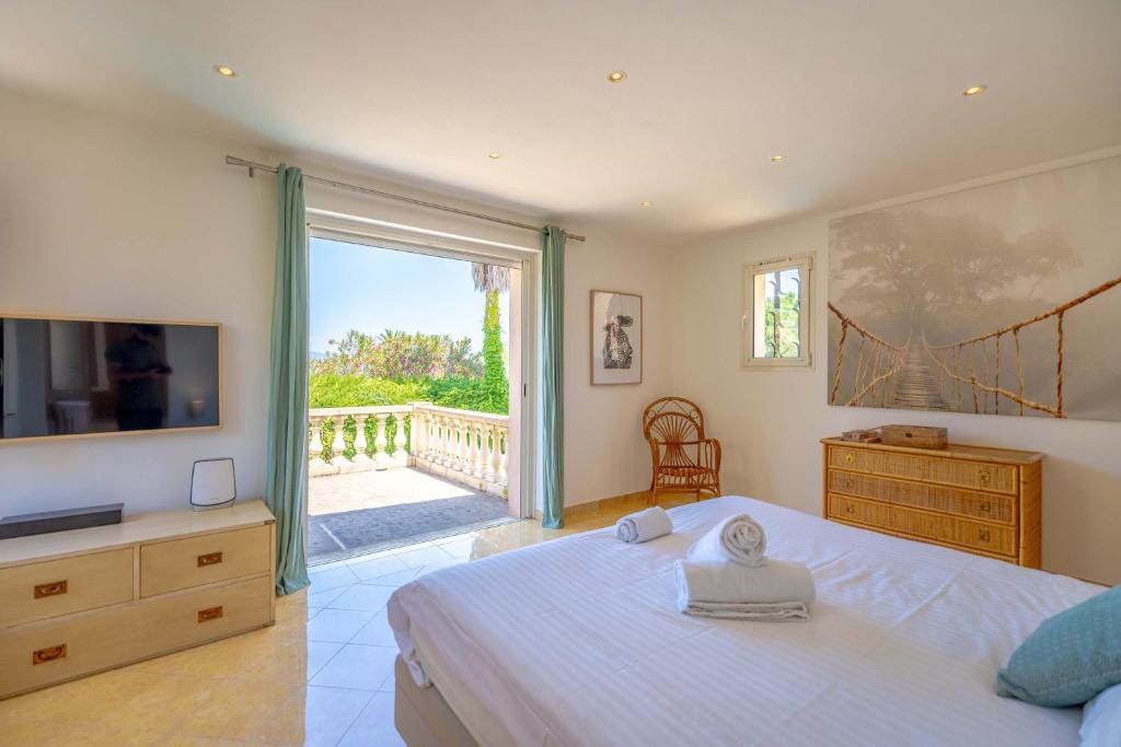 Villa La Perle l Pool & Terrace l Shellter Rentals - 3