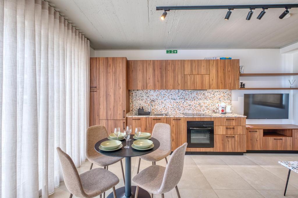 Juliet Residence, Penthouse , Your Home Away from Home in Gzira by SF HOMES, Gżira