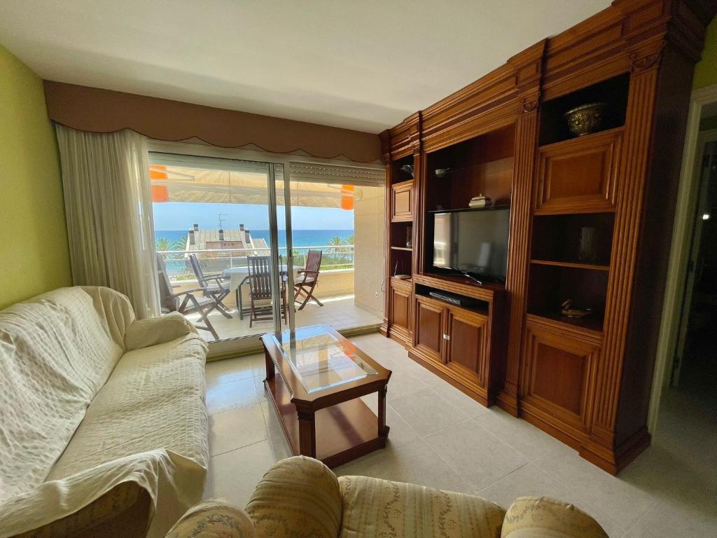 Penthouse w/ sea view, pool & beach - 2