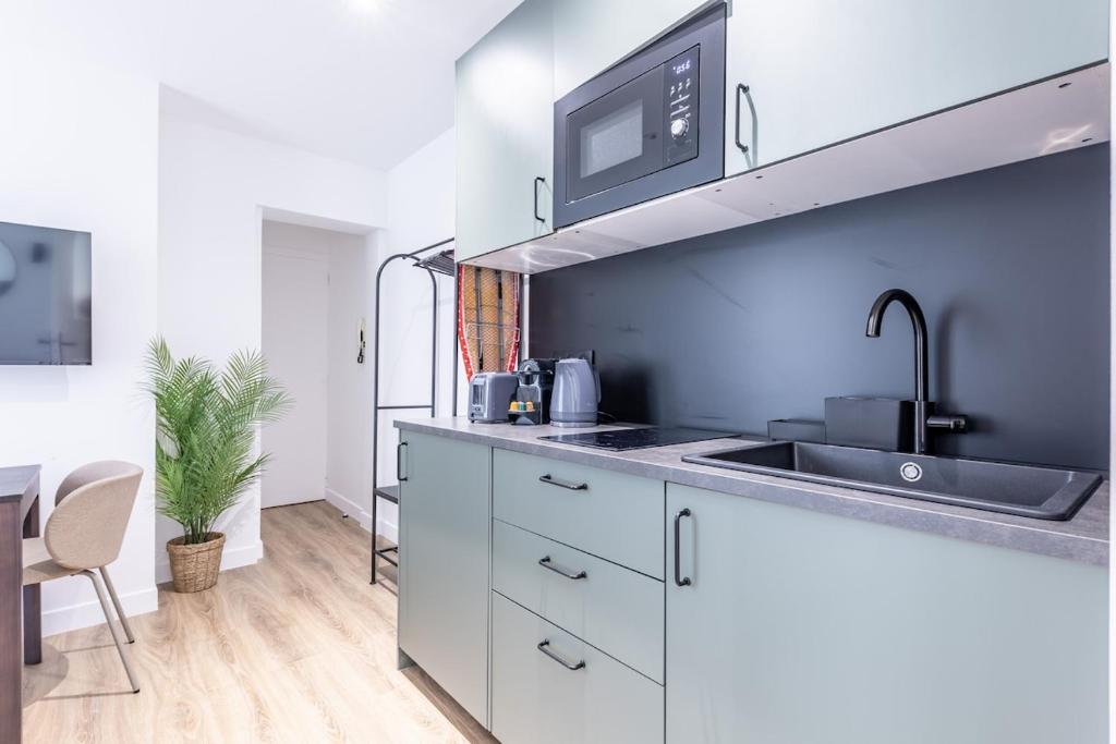 Chic 4-Star Studio Only 10 Minutes from Le Marais - 3