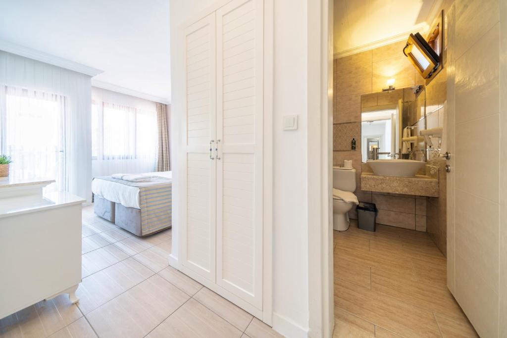 Ata Lagoon Beach Hotel — Hotel rooms in Ölüdeniz, Mugla