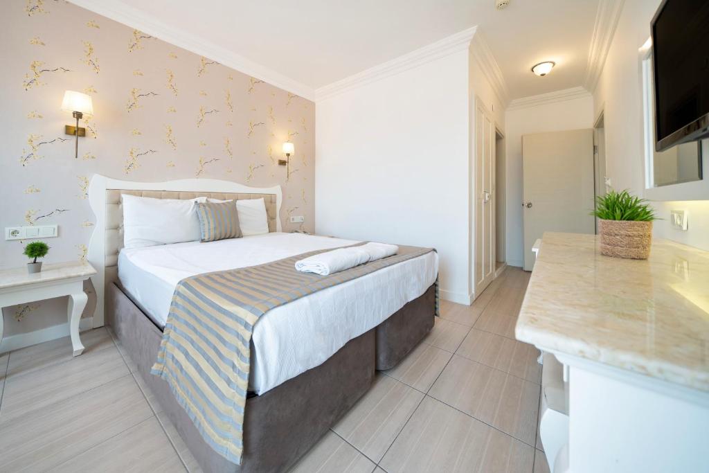 Ata Lagoon Beach Hotel — Hotel rooms in Ölüdeniz, Mugla
