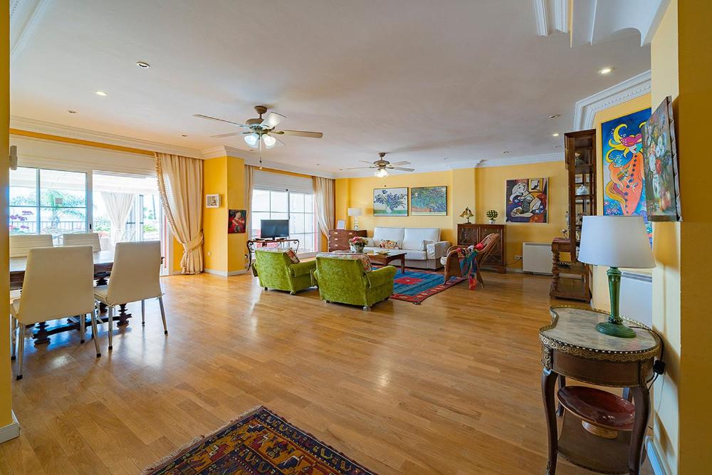 Apartamento amplio en primera linea playa Burriana , terraza grande con vistas al mar - 3