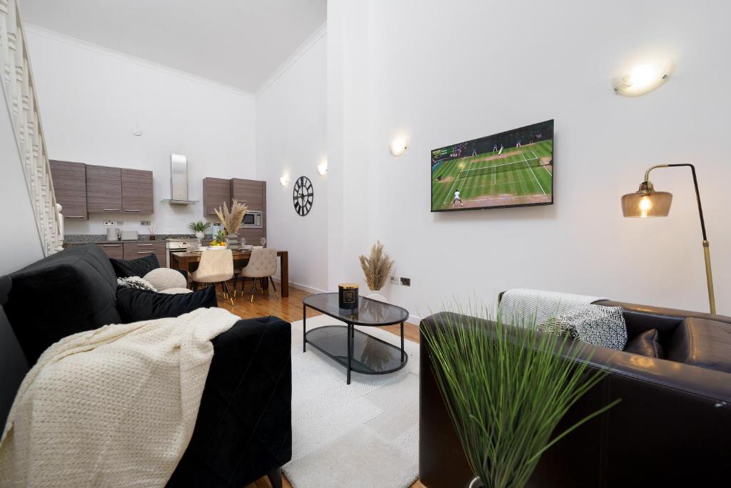 Modern 3BR - Flat Sleeps 8 - Walk to Liverpool St, Londýn