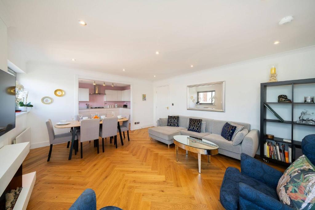 Twin Bridges, Dundee