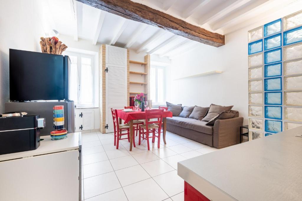 GuestHost - Bright and Central Apartment in Parma - 3