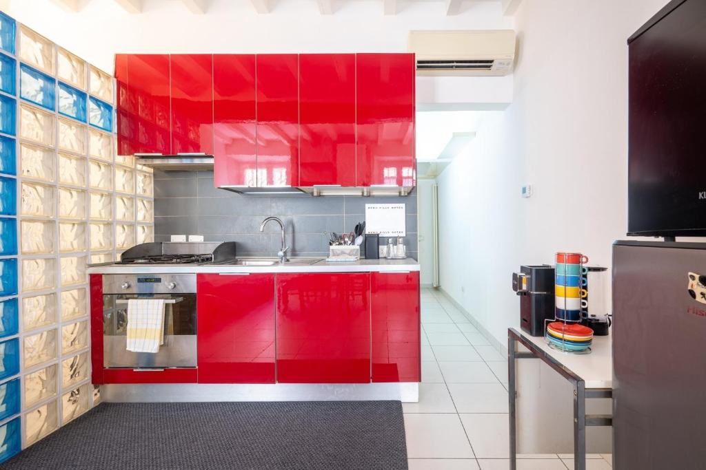 GuestHost - Bright and Central Apartment in Parma - 4