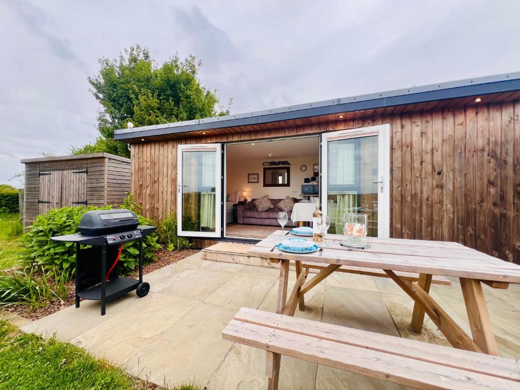 Romantic Cabin Retreat on 50-Acre Suffolk Farm, Burgh