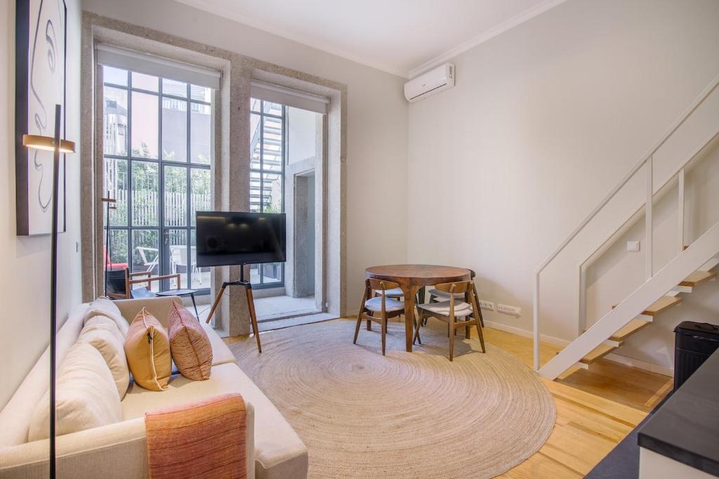 Almada 151 - 1T, Porto