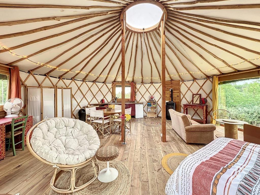 Yourte nature & calme proche Futuroscope, Archigny