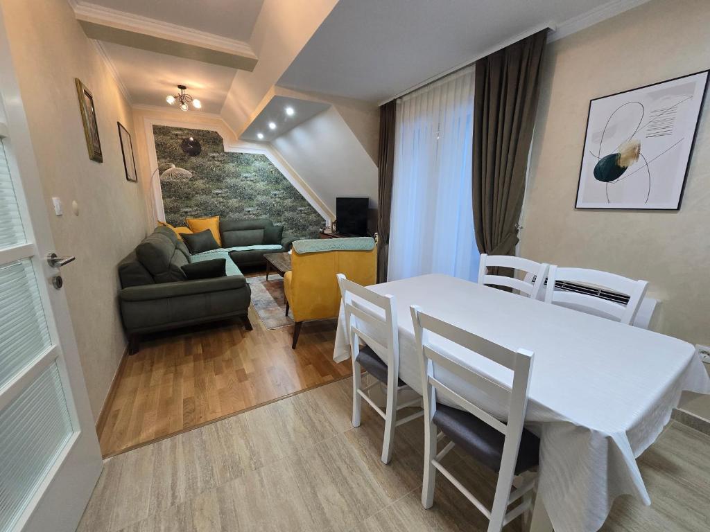 Jolly Apartment - 5