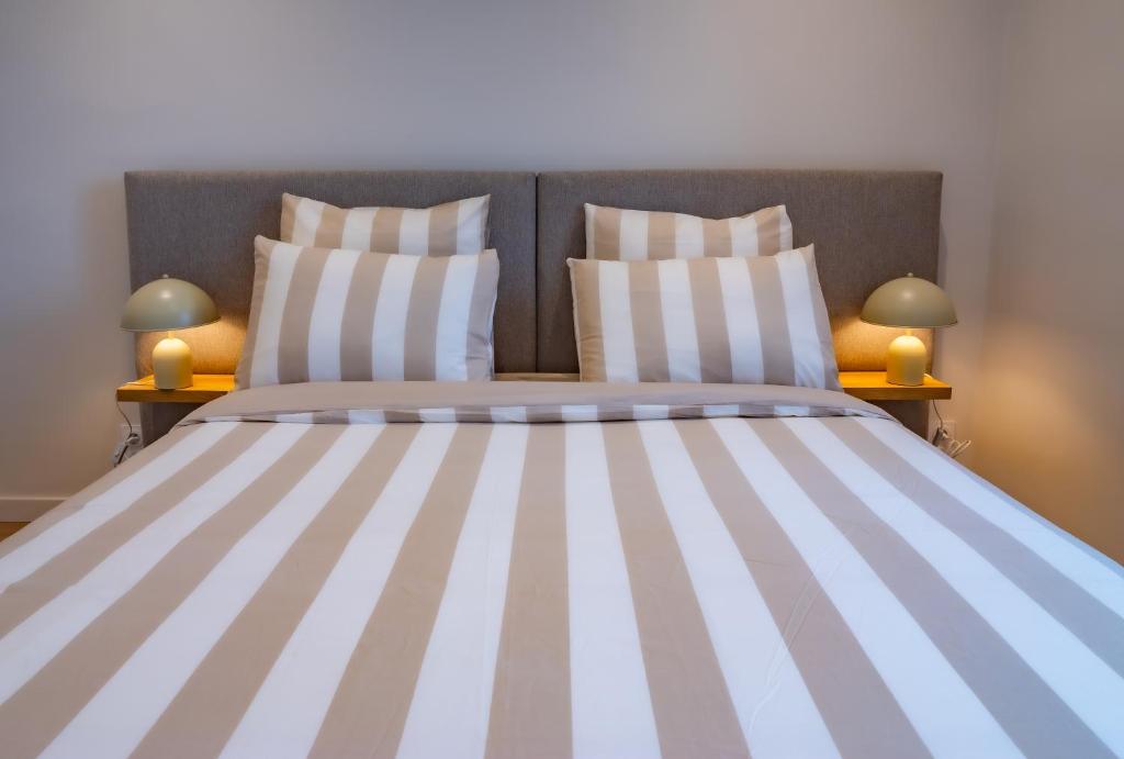 #101-Heart of Vieil Antibes - Place Nationale-High-End Newly Renovated & Furnished Appartment - 2