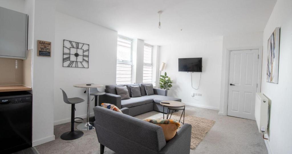 Business & Family-Friendly 2BR Racecourse Park 5min to Town & Hospital Parking WiFi, Kingsthorpe