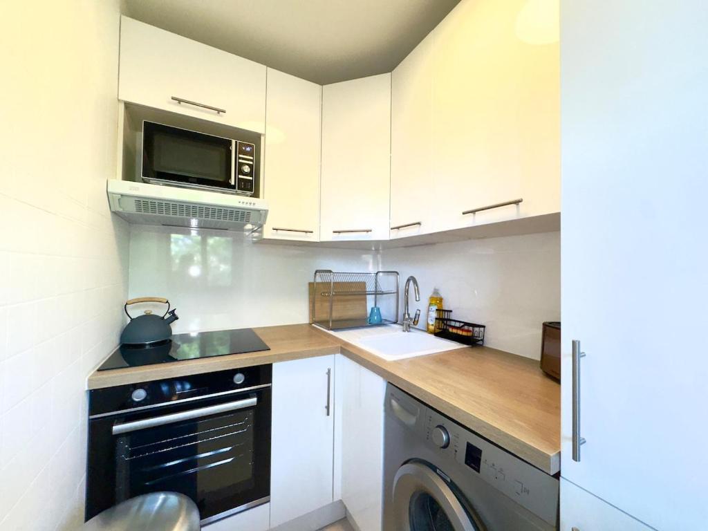 Spacious new studio and terrace - 2