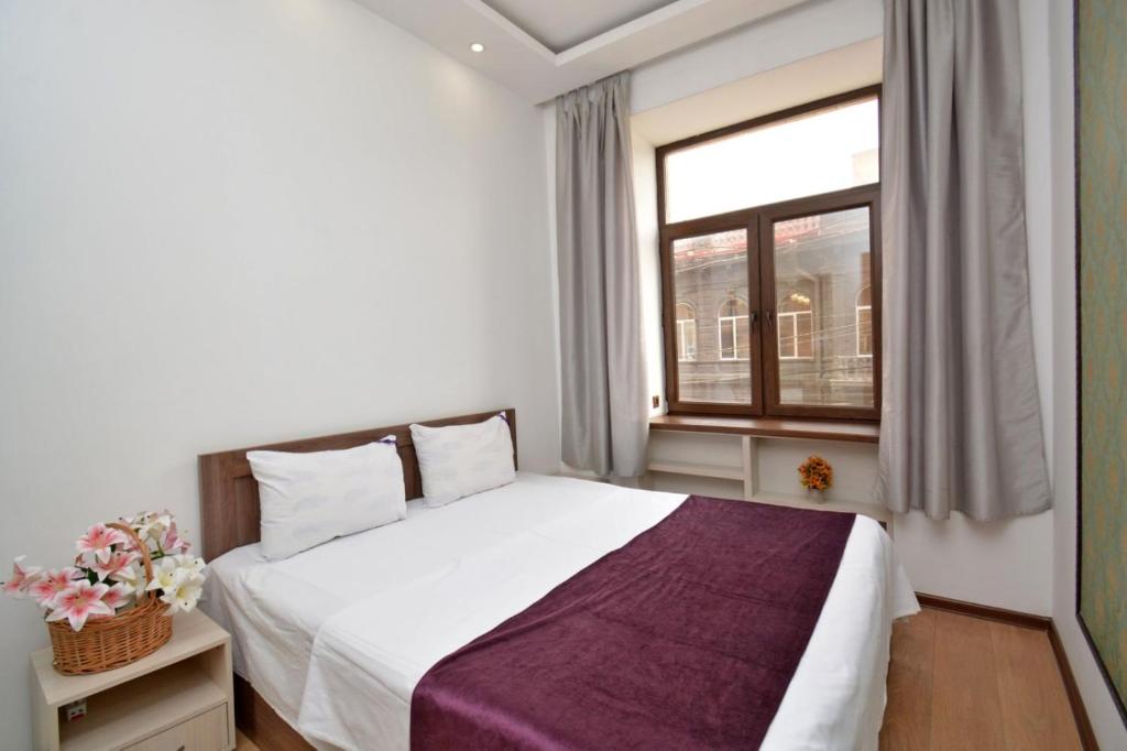 Apatrment with balcony on Nalbandyan street, Jerevan