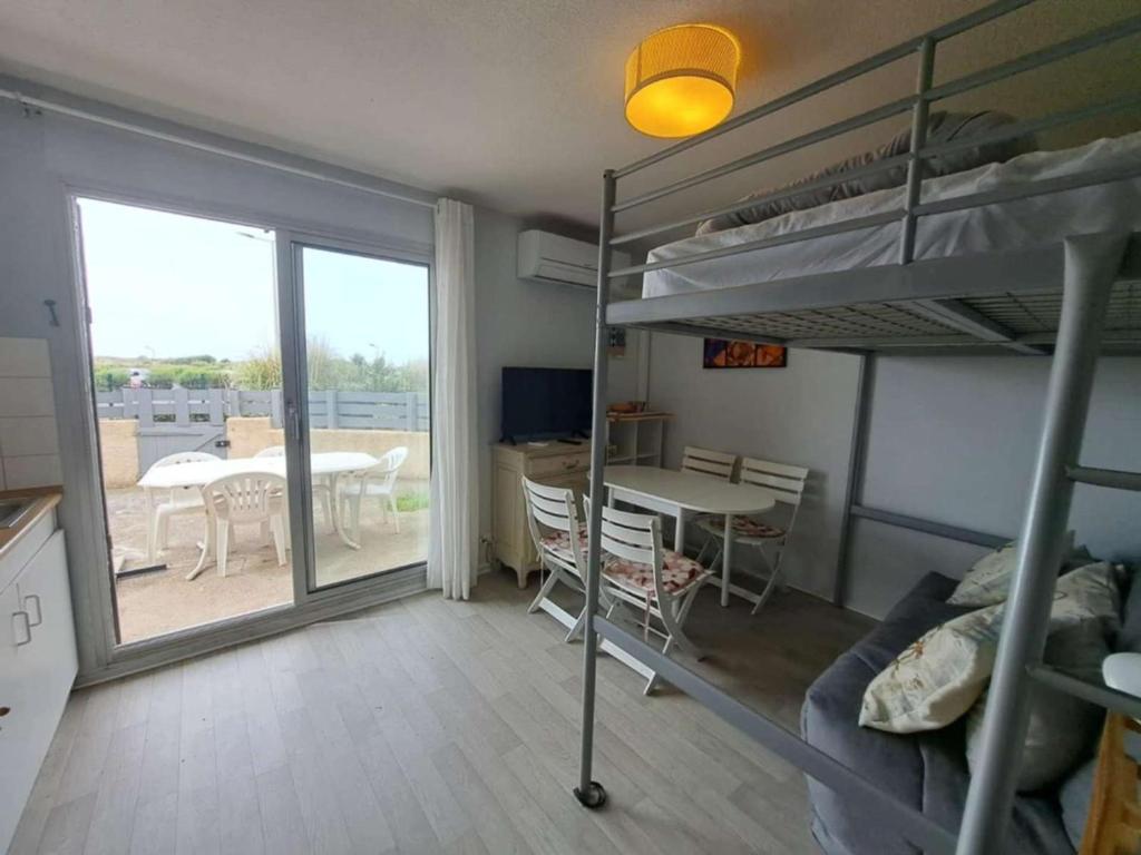 Studio rénové avec climatisation, terrasse et parking à Marseillan-Plage - FR-1-326-862 - 1