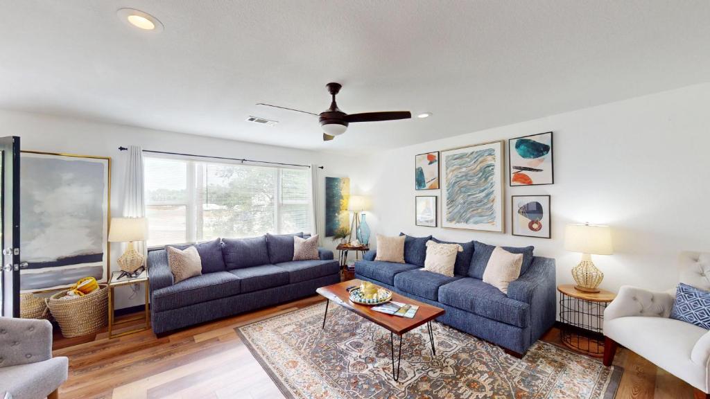 The Lotus, Hot Springs