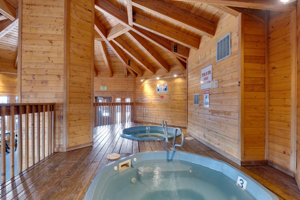 Tyra Stream 234 by Ski Country Resorts, Breckenridge