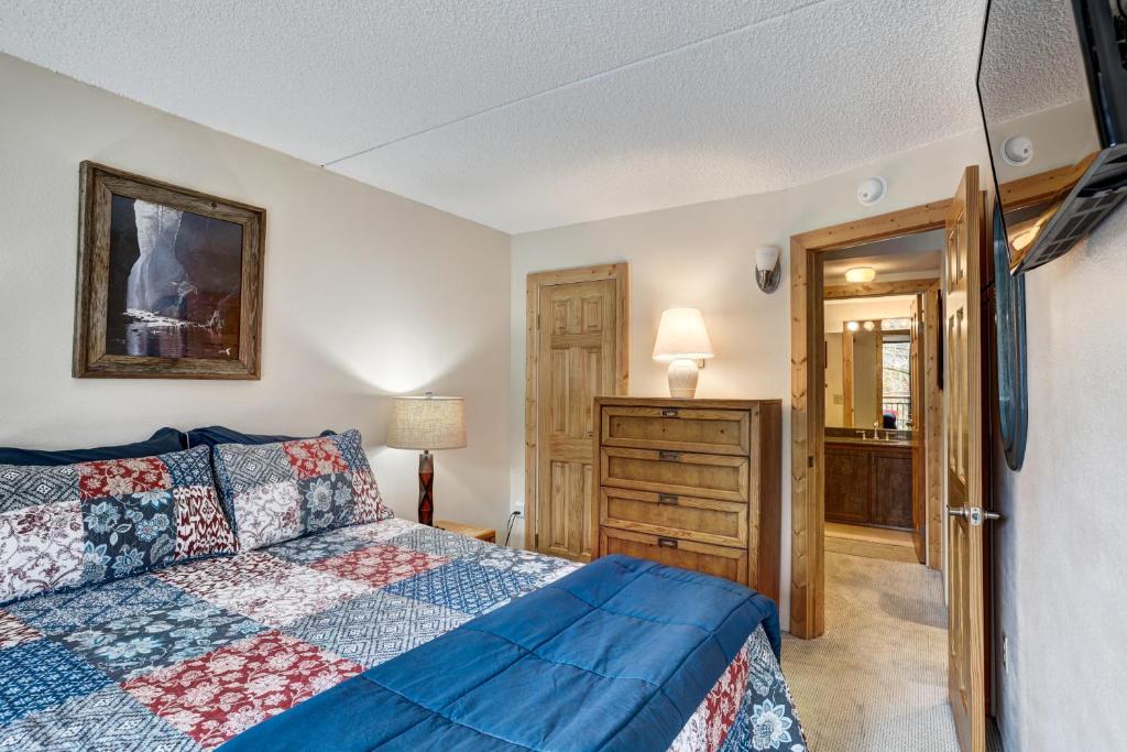 Trails End 203 by Ski Country Resorts, Breckenridge