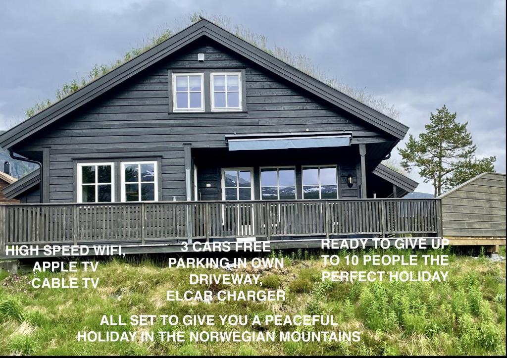 Modern, lovely holidayhome, in quiet nature close to Trolltunga, Utsikten