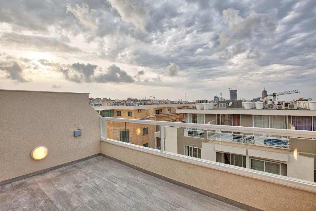 Mercury Residence No15 Penthouse Terrace by Haven & Keys Malta, Sliema