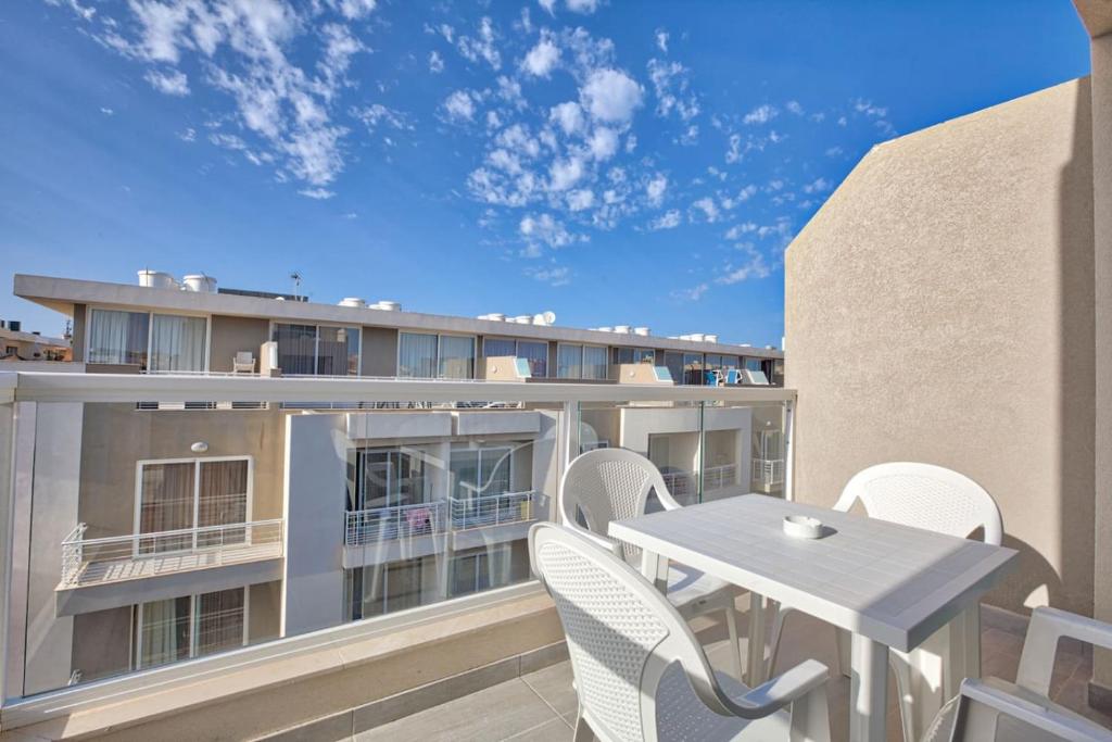 Mercury Residence No.11 Private Balcony Sliema, Sliema