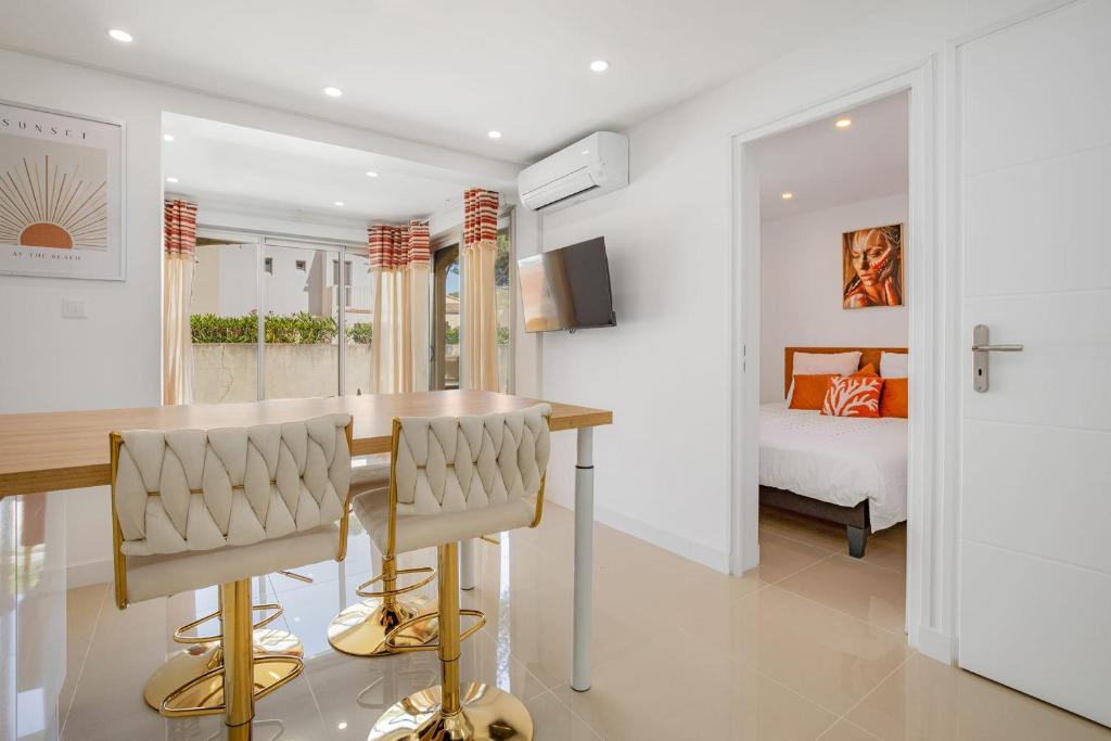 Ô Soleil Bright Apartment with Terrace and Private Parking - 3