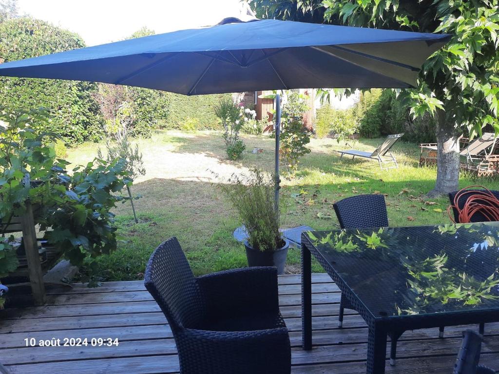 VILLA DE PLAIN PIED ET STUDIO CLIMATISES, AU CALME, 6 PERSONNES MAXIMUM A 7mn DU GOLF ET DE LA PLAGE - 1