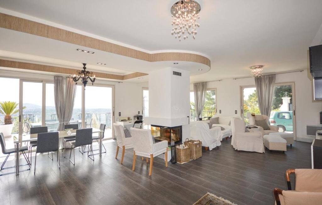 Exceptional Villa with Sea View, Pool & Privacy - 3