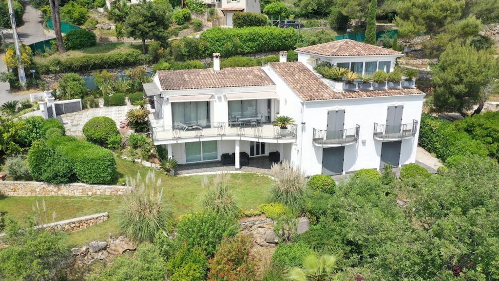 Exceptional Villa with Sea View, Pool & Privacy - 2