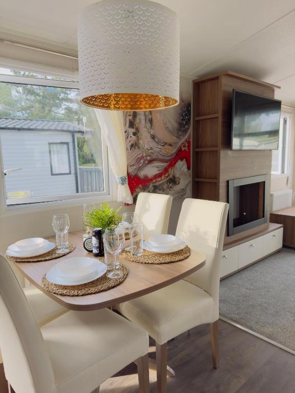 Fabulous 3 Bedroom Static Caravan at Billing Aquadrome, Great Billing