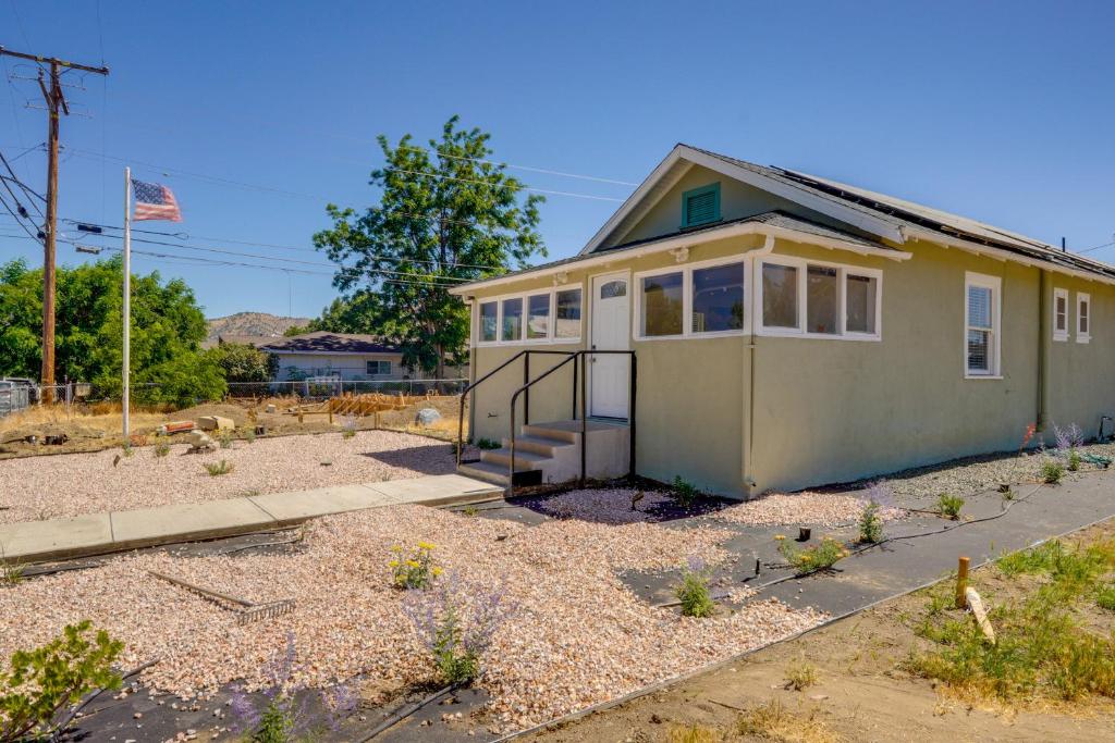 Walk to Dtwn Tehachapi Updated Getaway with Yard!, Tehachapi