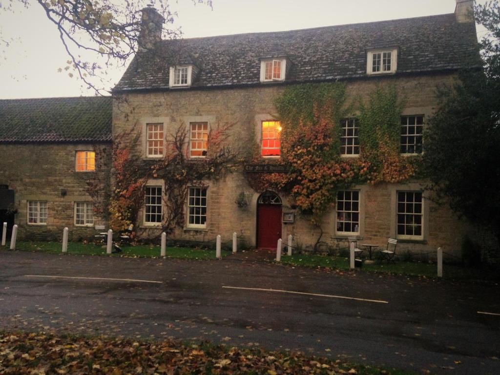The Fox and Hounds photo