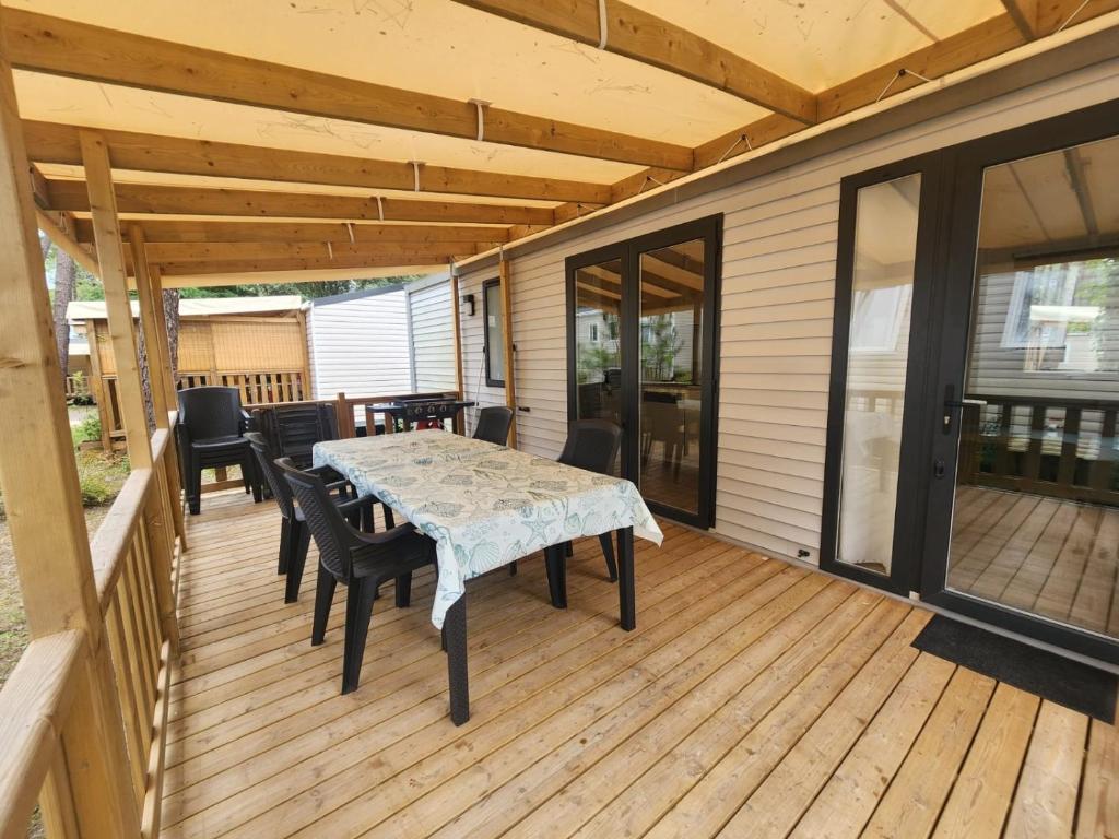 Mobilhome dans les Pins - 2
