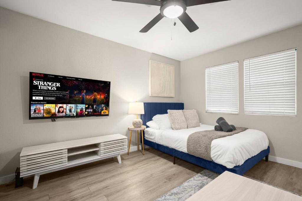 Bright Studio Near Domain, Roku TV - Free Parking, Austin