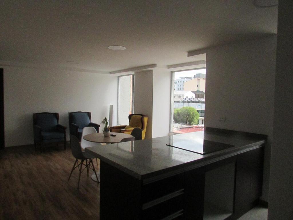 Beautiful suite, north center - 3