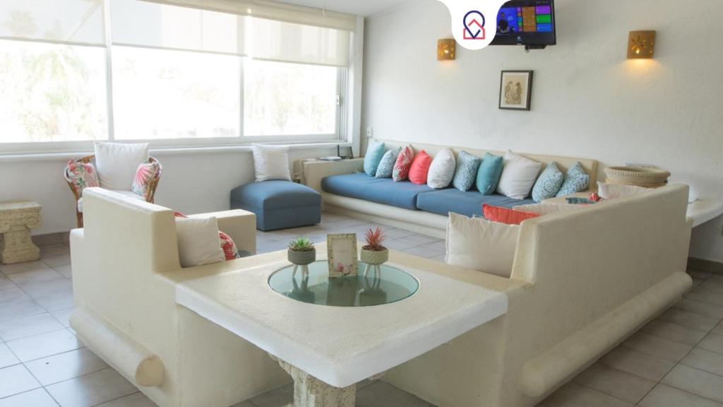 Apt with Jacuzzi Ixtapa Zihuatanejo 3 BR, Ixtapa