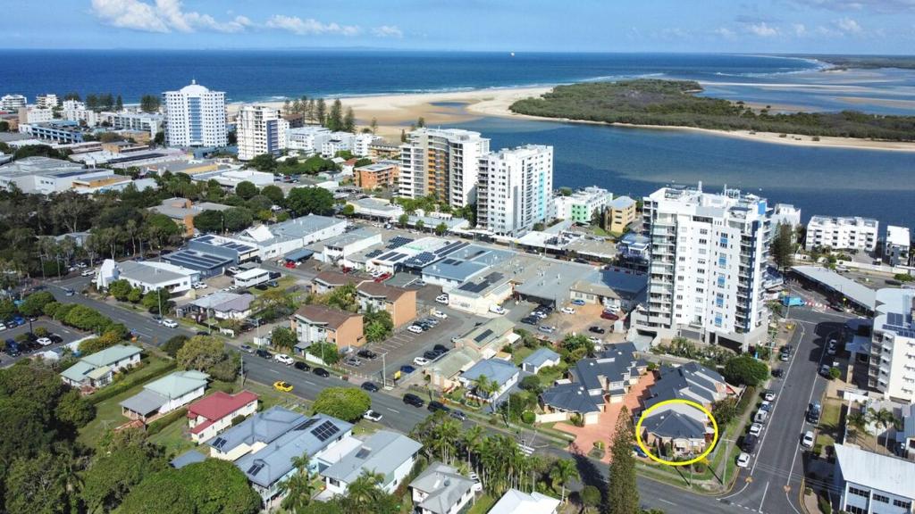 Cosy, Charming, Central Caloundra Getaway, Caloundra