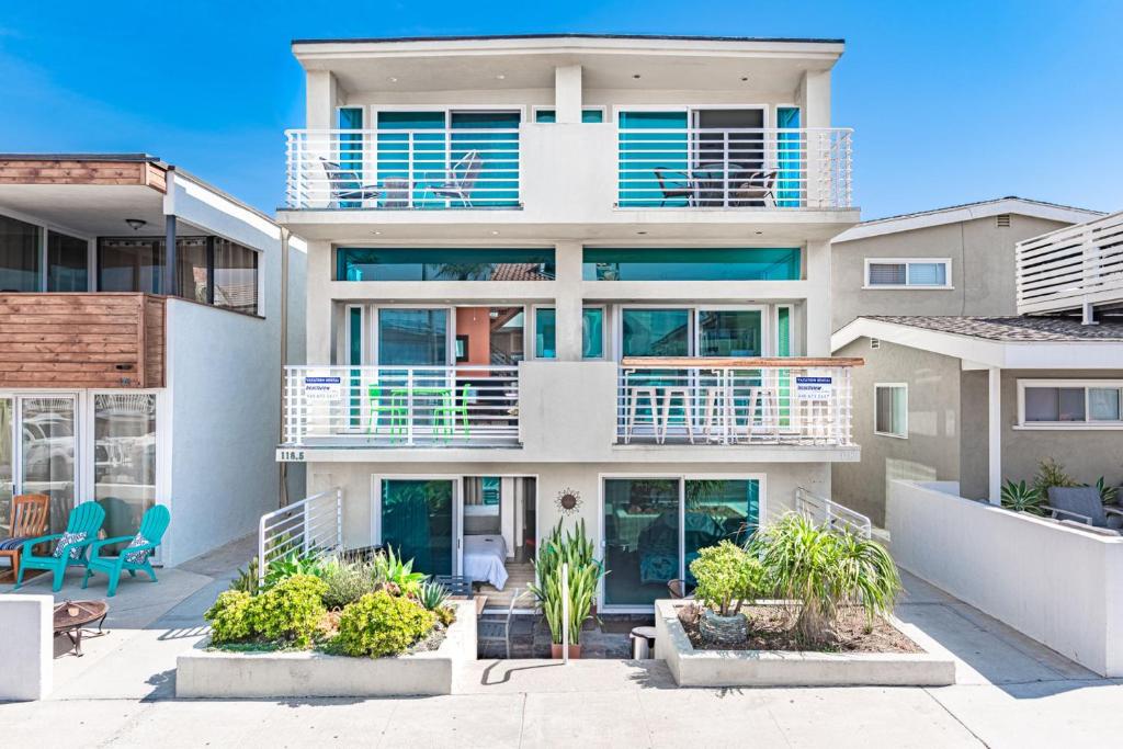 Modern Oceanview Tri-Level Condo Steps From The Beach By Beachview Rentals, Newport Beach