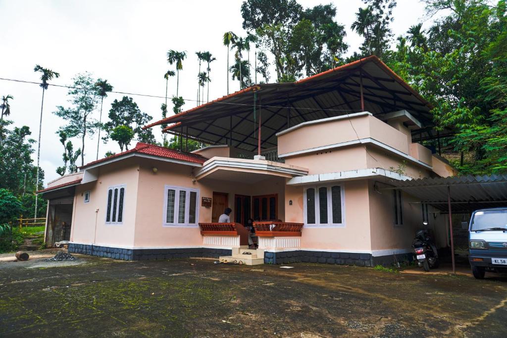 Cloud Wayne, Ambalavayal