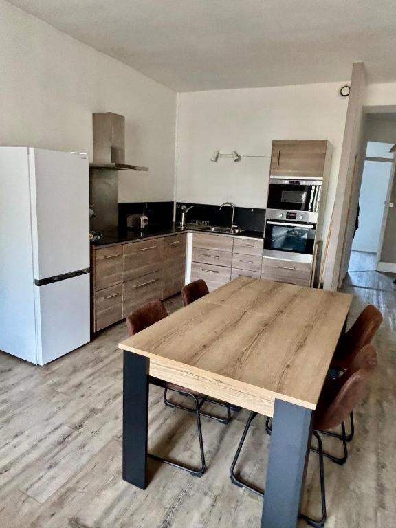 Beautiful Renovated Apartment, Internet, Tram - 5