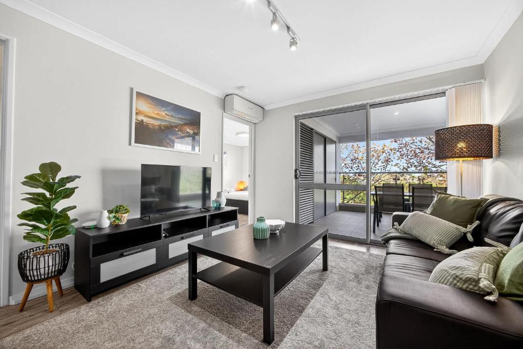 Modern Coastal Retreat 2BR Apt in Rockingham, Rockingham