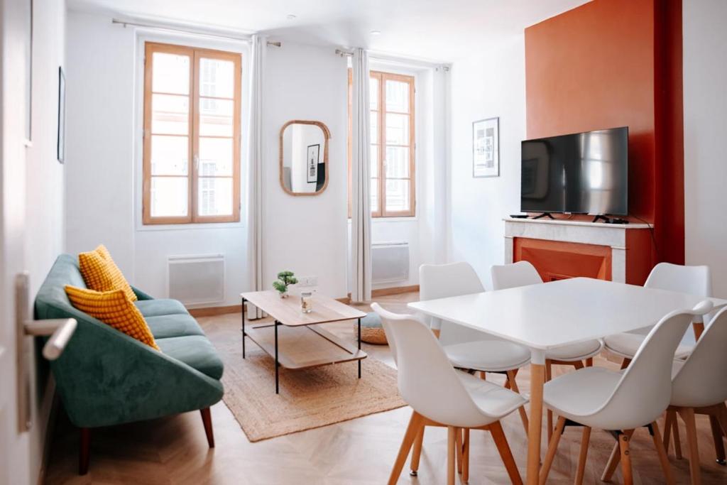 T4 Between station and Vieux-Port, Marseille